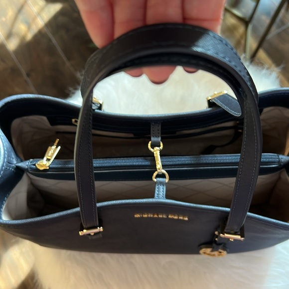 Michael Kors JET SET SAFFIANO LEATHER TOTE BAG- navy with gold hardware - Picture 4 of 4